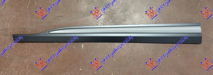 FRONT DOOR MOULDING (PAINTED ANTHRACITE & MOULDING) (O)