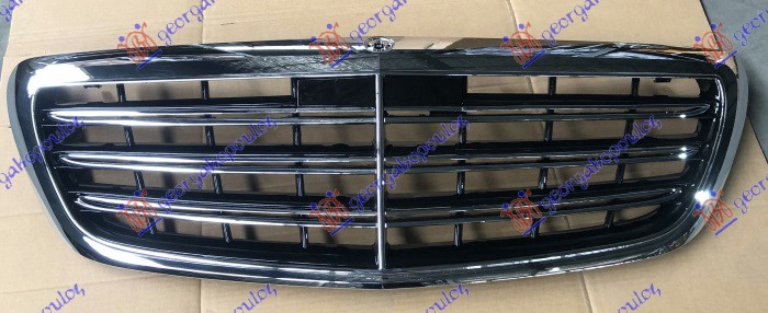 GRILLE COMPLETE W/CHROME MOULDING